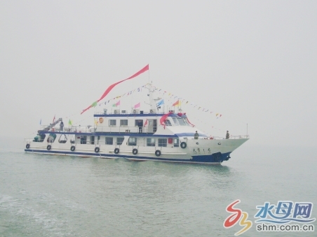 长岛海上游船只又添新成员 天资游船抵岛