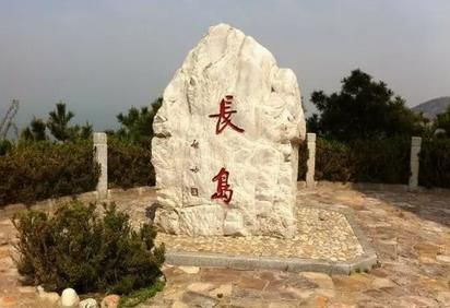 独特的蓝天、碧水、阳光、海滩，如诗如画，同时，各岛有各岛的特色。这是一个令沿海都市人向往的海上仙境，有的甚至不远千里来长岛，只为亲近海鸥，过两天舒适日子。