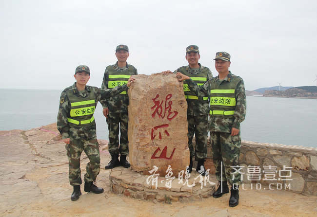 烟台这座海岛上蝮蛇成群，民警每天巡逻30公里